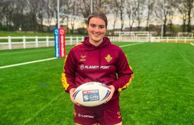 Giants Women sign exciting Welsh talent Gracie Hobbs