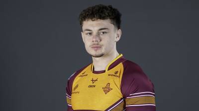 WINGER DEPARTS GIANTS