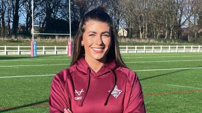 GIANTS WOMEN SIGN FRAIN